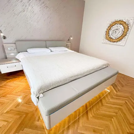 In 42248 Apartment *